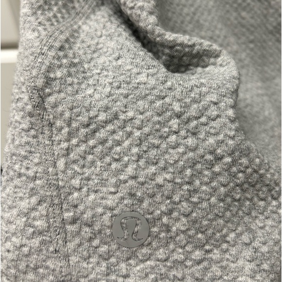 Lulu Lemon size 8 gray zip up - Picture 3 of 4